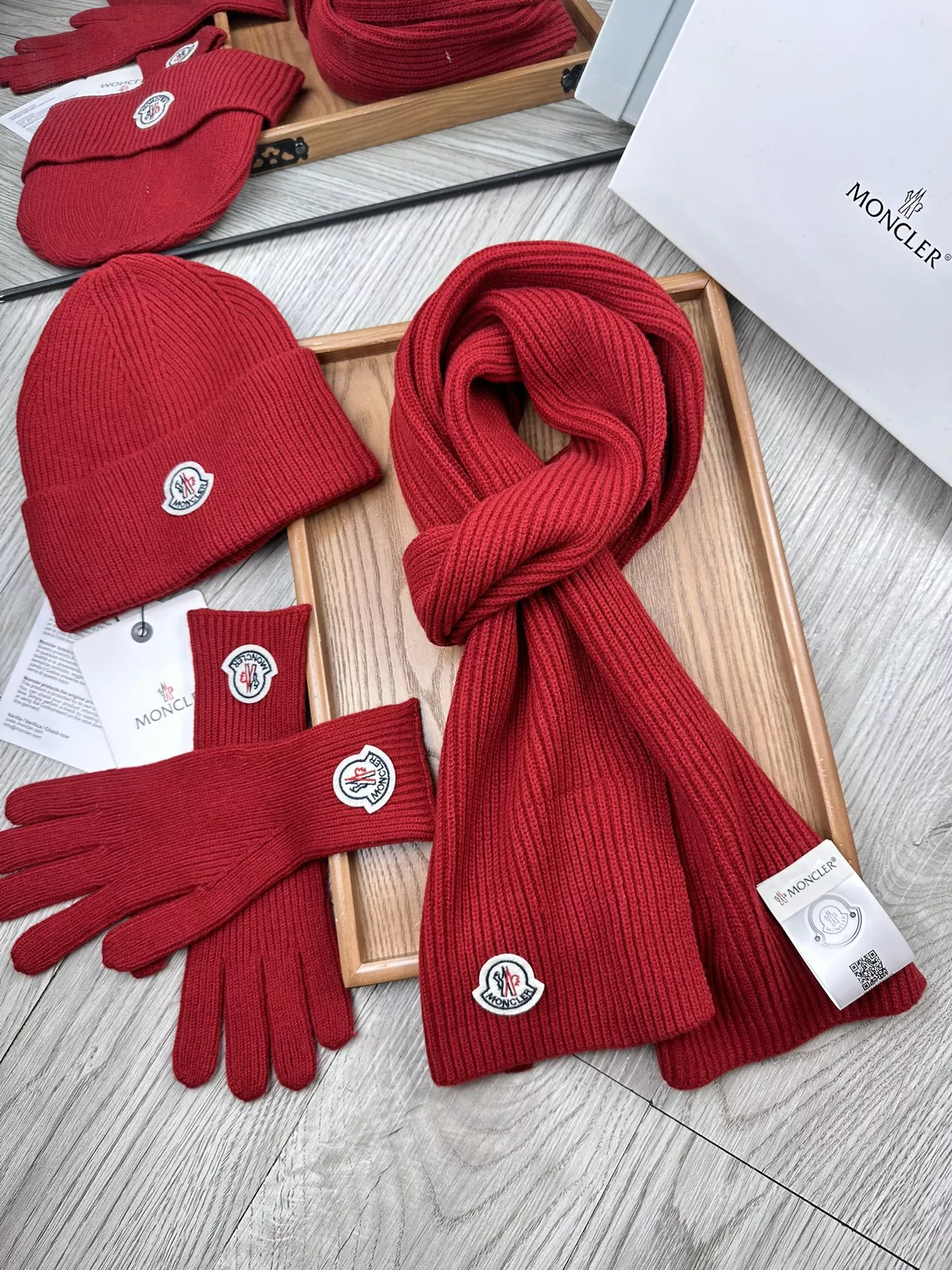 moncler hat and echapres and glove set s_127aa261